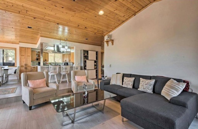 Pine Mountain Club 3-BDR Treehouse Cabin Retreat