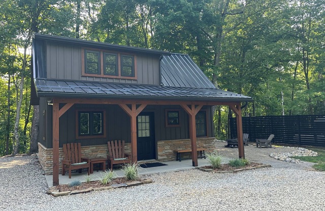 Pine Ridge Cabin House - Cozy Retreat In Woodland Setting With Hiking Trails