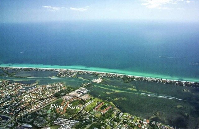 Pine Run Dog Friendly Condo! Close to beaches!