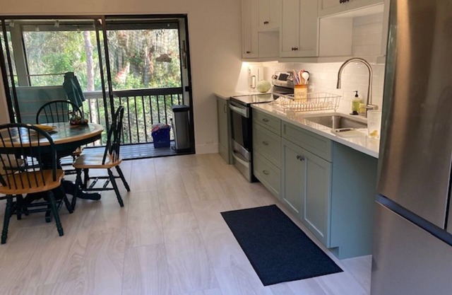PIne Run, Osprey. Comfortable & convenient 2 BR condo, walk to Casey Key