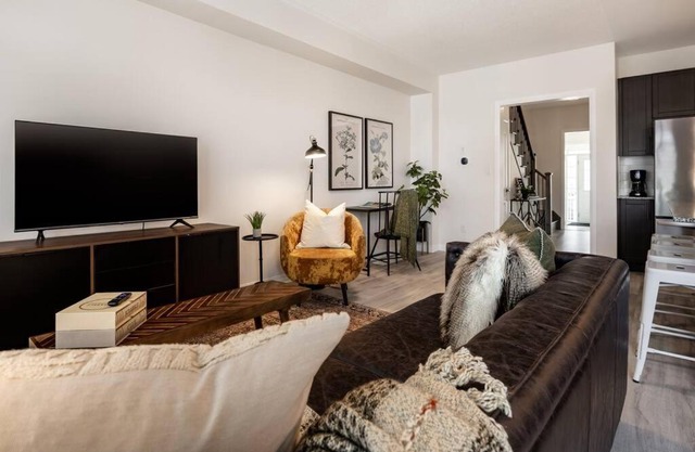Pine View Row: Luxurious Designer Townhome