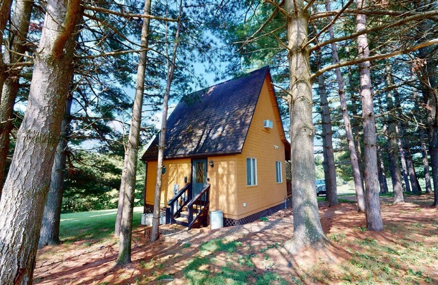 Pinecone Cabin in Hocking Hills, Logan, OH