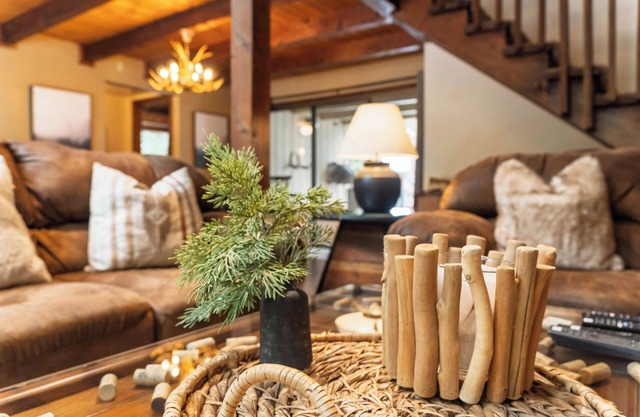 Pinecone Cottage Hot Tub Firepit, Espresso, Ski Bear Valley, Couples Love It!