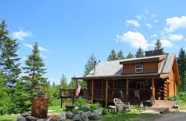 Pinecrest Cabin- a relaxing mountain cabin close to town