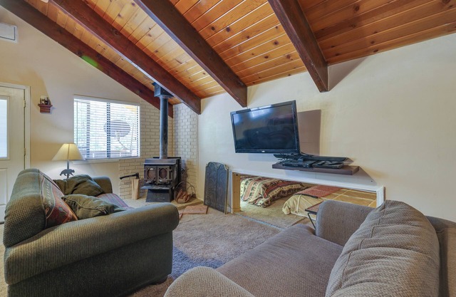 Pinecrest Dodge Ridge Cabin: Shared Outdoor Space