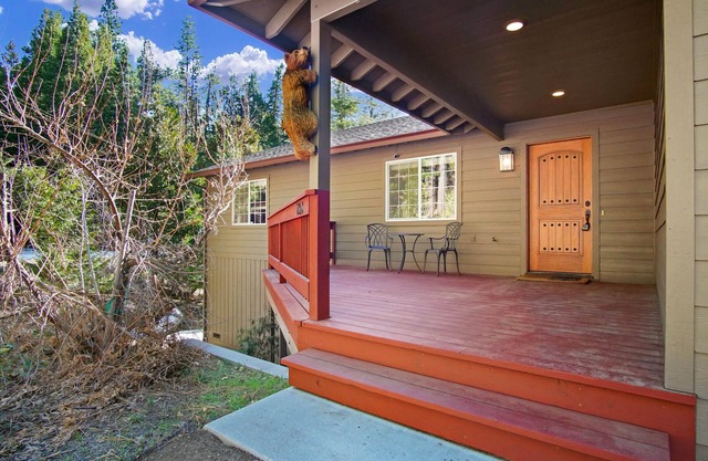 Pinecrest Mountain House! Hot Tub, Tesla Charger, Super close to Pinecrest Lake!