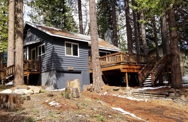PinecrestAreaRentals #20 Adorable! Book 2 nights ask get 3rd free 5/1-6/8.