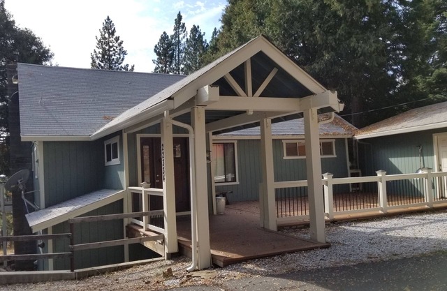Pinecrestarearentals #18 Book 2 nights ask get 3rd night free 3/3-5/20/25.