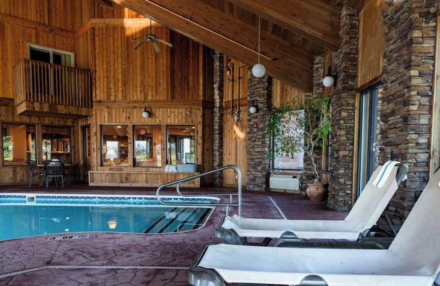 Pinedale Hotel & Suites