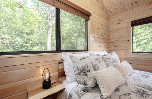 PineHaus - Brand New Log Cabin at Harvard Brook