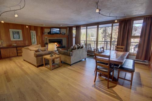 Pines 2074 by SummitCove Lodging