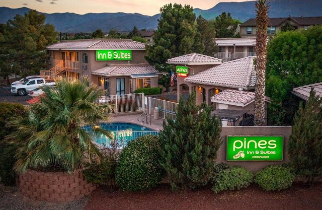 Pines Inn & Suites