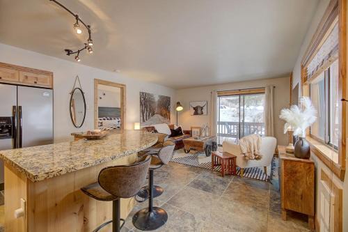 Pinetree Retreat - Hot Tub, Heated Pool & Sauna - 6 Min Walk to Lift & Dining