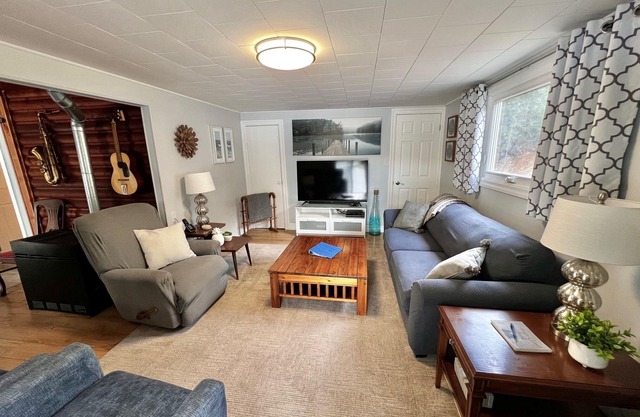 Pineview Retreat Cottage Rental - Haliburton