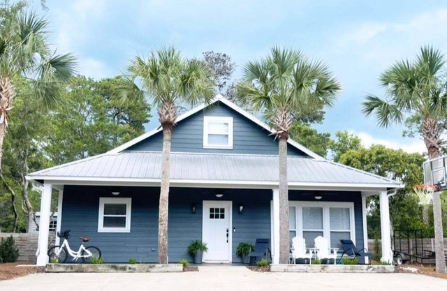 "Pinewood" | Inlet Beach | Dog Friendly | Close to Shops & Restaurants along 30A