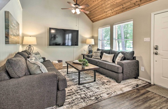 Evolve | Piney Woods Home Steps to Livingston Lake