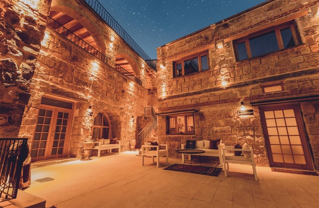 Pinhan Cave Suites