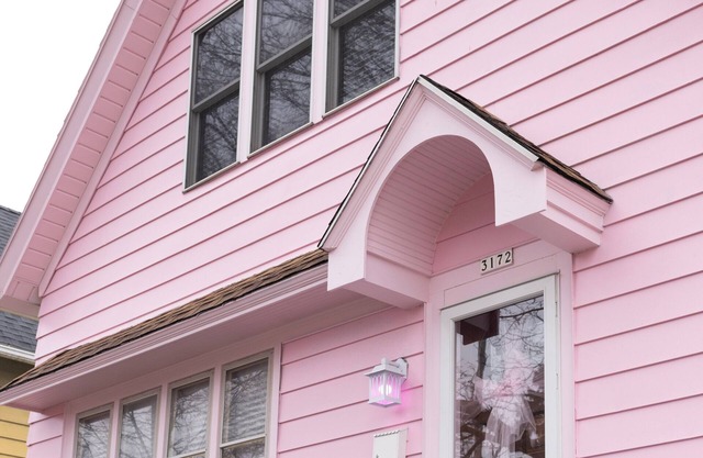 Pink Diamond Rental in Bayview area Milwaukee with WiFi, AC for pink lovers