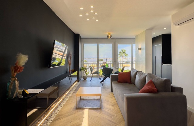 Pink Lake view apartment
