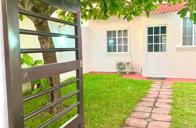 Pink Oueilhe Vacation Home