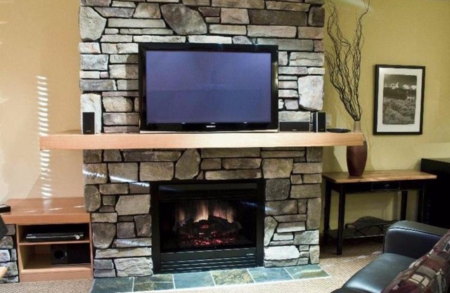 Pinnacle Ridge Chalets by Fernie Lodging Co