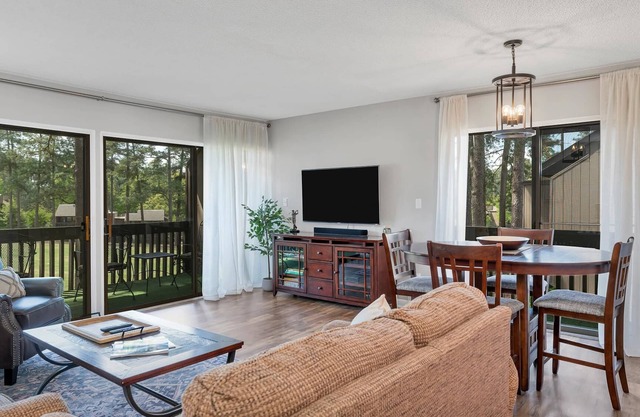 Pinseeker, a greenside condo on No. 5 - Walk to Pinehurst Clubhouse