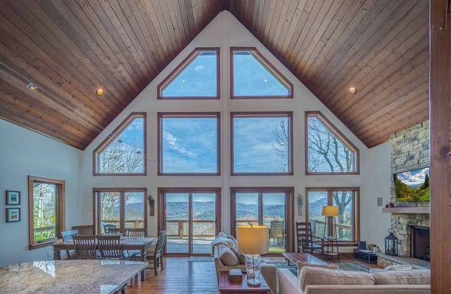 Pisgah Retreat - 3 Bedroom Custom Home with Mountain Views!