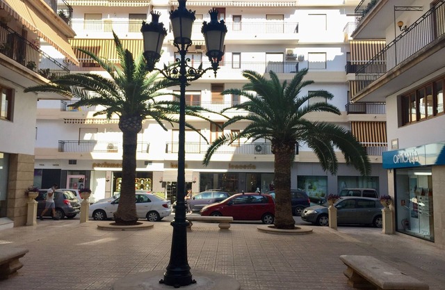 Fantastic apartment in premier Jávea Port location, just meters from the beach.