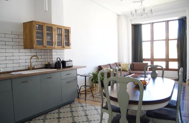 Piso modernista en casco histórico con garaje