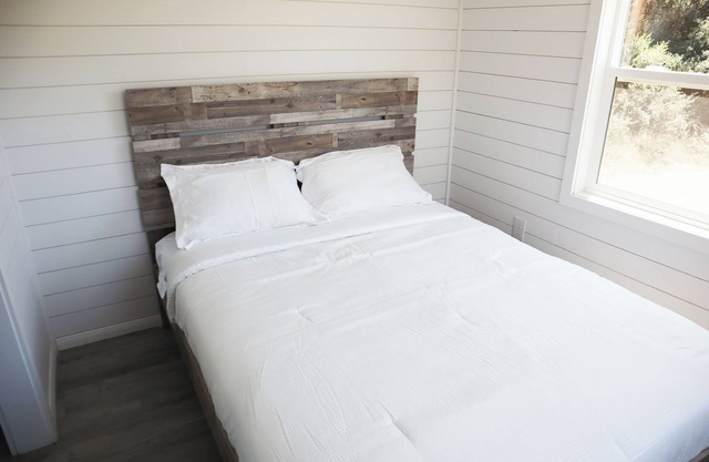Pitaya Cabin @ Vinyard Winery, 6 Adults, 2 Kids, Wifi, AC, Fallbrook