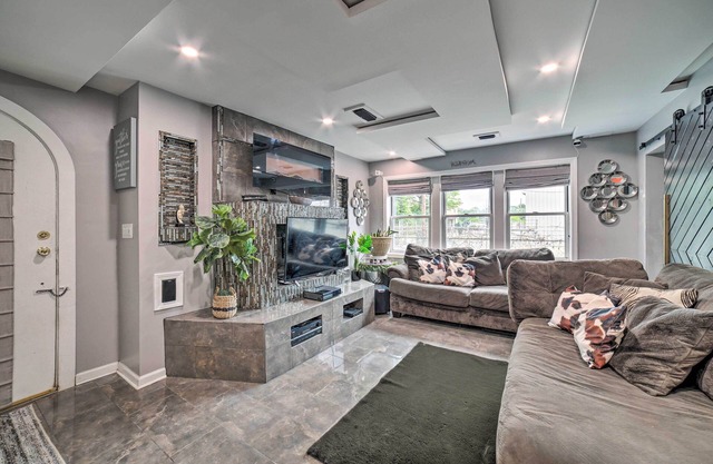 Pittsburgh Home w/ Pool, Fire Pit + Game Room