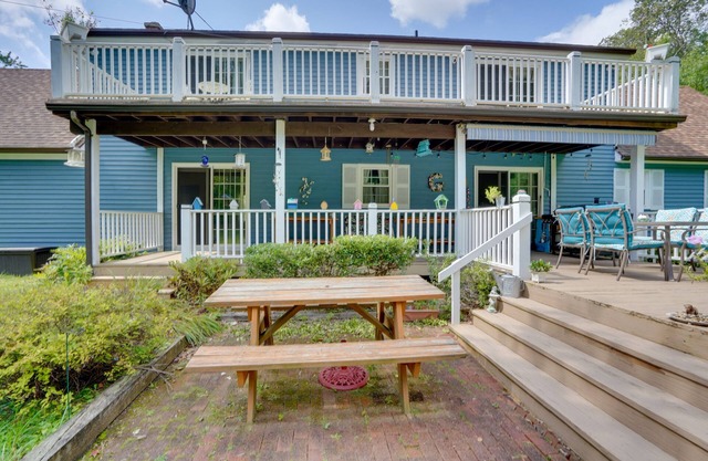 Pittsfield Home w/ Deck - 12 Mi to Jiminy Peak!