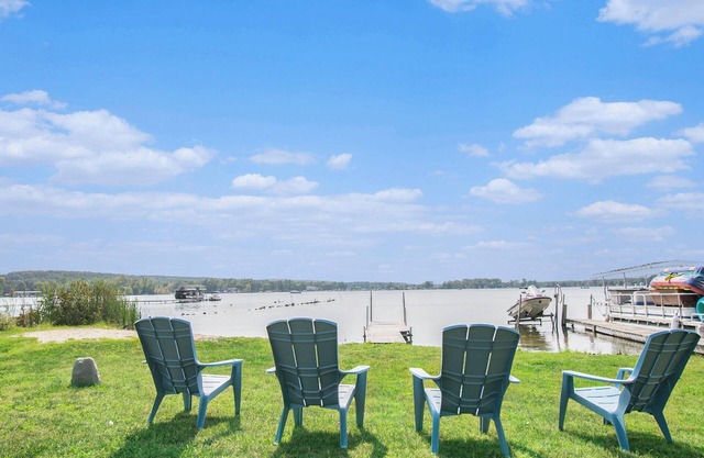 PLĀ House - Lakefront Fun For The Whole Family!