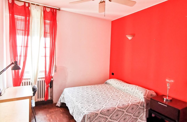 Place in double bed (to be shared, boys only)