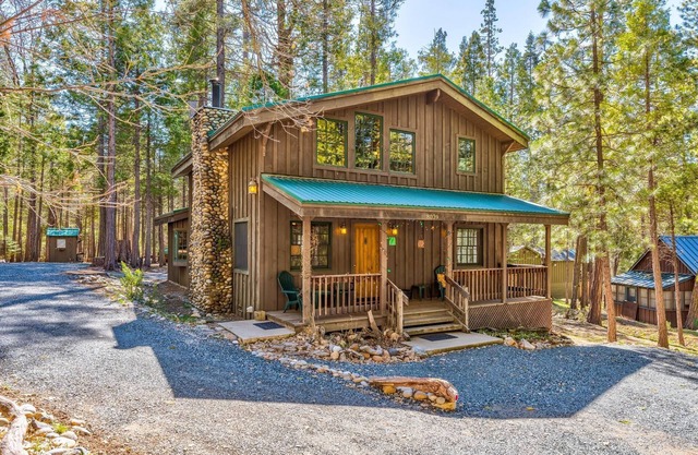 Place to Call Home - Cabin INSIDE Yosemite! - Dog Friendly!