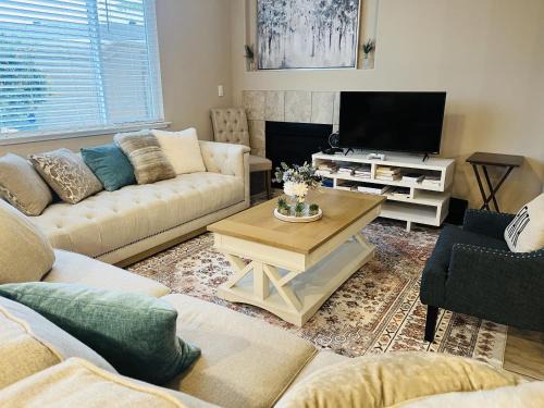 Placid Vibe Spacious 7-BR with Free Parking