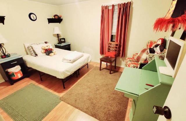 Plaid Room 3min From Yale Univ