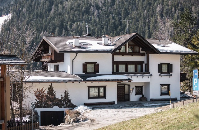 Kronplatz Lodge Dolomites Ski IN / Ski OUT