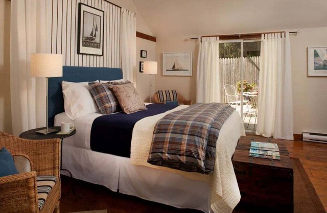 Plan Your Escape to the Cottage! Minutes to Mystic, Connecticut. This pet-friendly retreat has a private fenced-in rear garden patio. Your stay includes organic breakfast, firepit, hammock, and onsite hiking trails. Up to 2 well-behaved pets welcome!