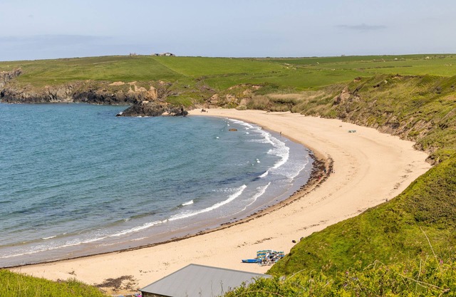 PLAS NEWYDD, pet friendly, with pool in Aberdaron