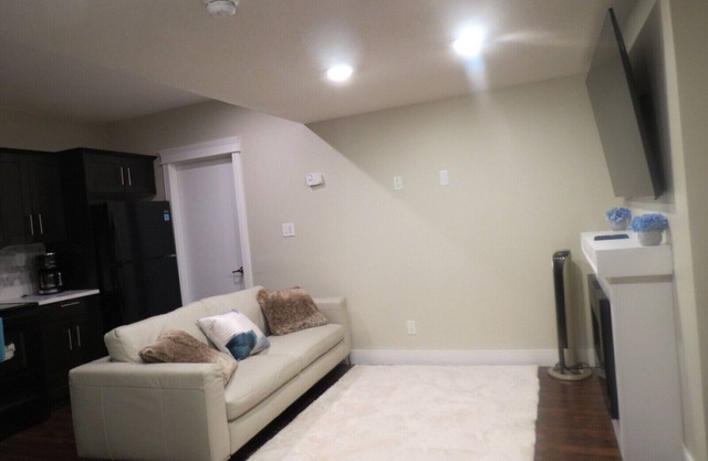 Platinum Suite in Exclusive Rosewood! Near Costco, Gas, Parks, Bank & Groceries