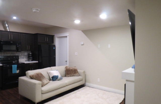 Platinum Suite in Exclusive Rosewood! Near Costco, Gas, Parks, Bank & Groceries