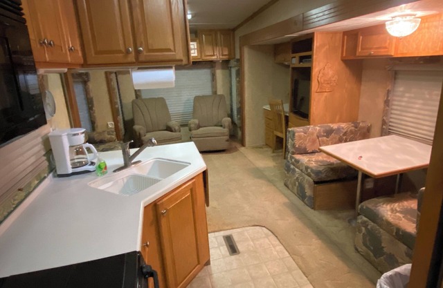 Platte - RV Camper in the Woods with Fire pit & Hot Tub Access