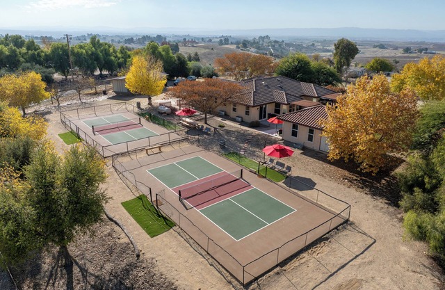 Pickleball@ CasaDeVine |Sleeps 8|HotTub|KingBeds