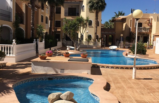 Playa 111, 2 Schlafzimmer, 2 Badezimmer Wohnung im Erdgeschoss 2 Minuten zu Fuß zum Platz WiFi