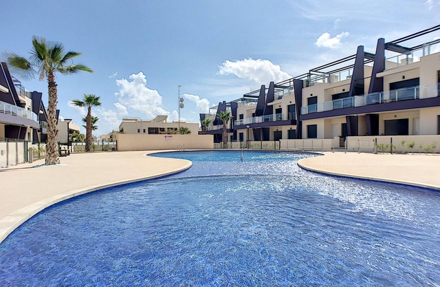 modernes Erdgeschoss, WLAN, Terrasse, 2 Pools