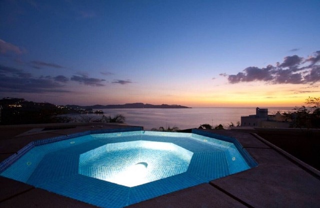 Playa Flamingo: Oceanside Villa w/ rooftop jacuzzi, private located - Lot Four