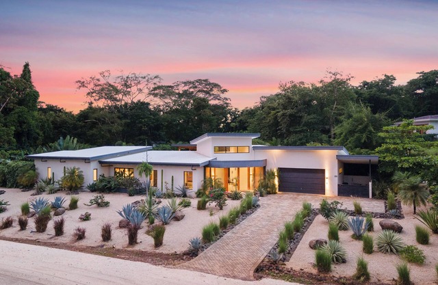 Playa Grande Luxury 5-bedroom estate with expansive saltwater pool/Golf Cart