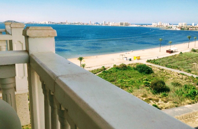 Playa Paraiso, Murcia , beachfront apartment: free WiFi, A/C,Fans, La Manga