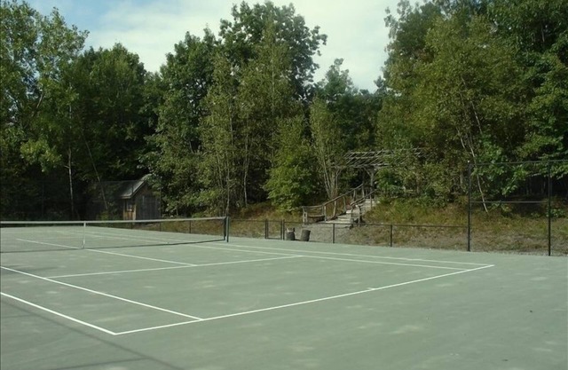 4 BR Bauernhaus, 65 Acres mit Pool, Tennis, Teich, Trails, Guest Cottage